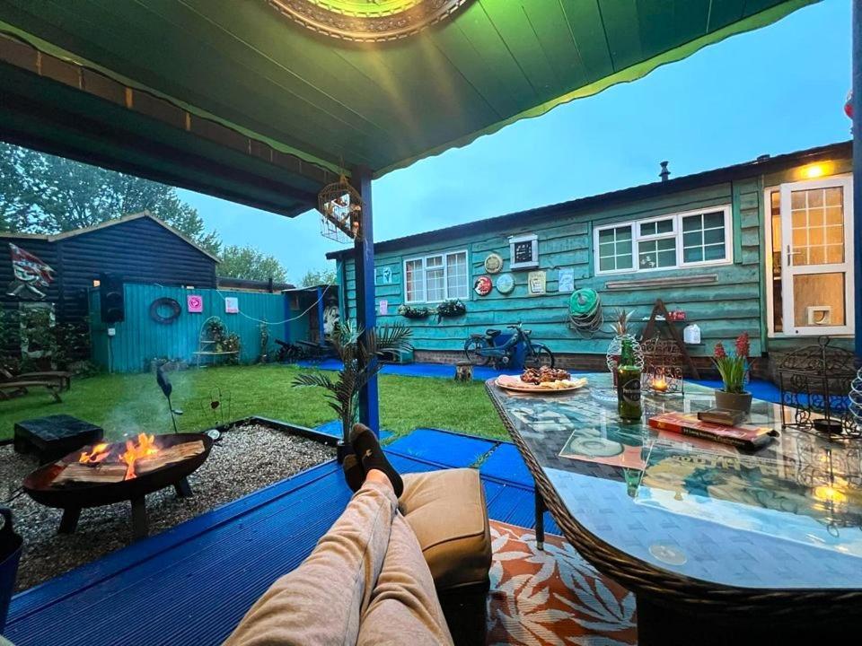 Lakeland Lodge With Private Hot Tub And Fishing Hatfield Peverel Exterior foto